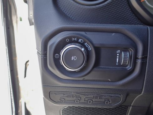 Used 2025 Jeep Wrangler Unlimited Rubicon image 12