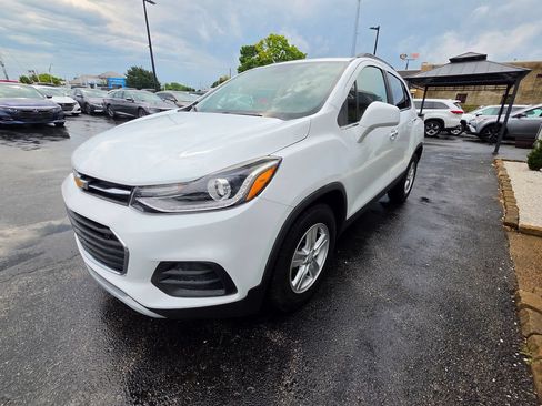 Used 2017 Chevrolet Trax LT w/ LT Convenience Package FWD image 25