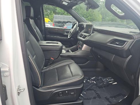 Used 2023 Chevrolet Suburban Premier RWD image 9