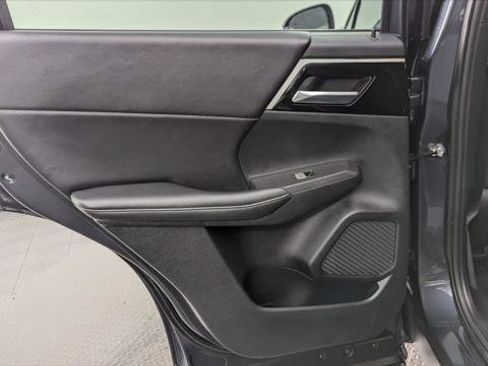 Used 2024 Mitsubishi Outlander SE image 16