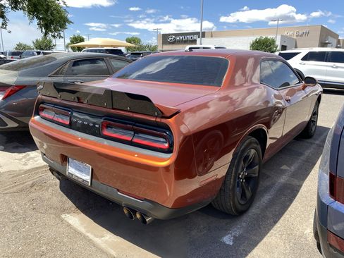 Used 2021 Dodge Challenger SXT w/ Driver Convenience Group RWD image 2