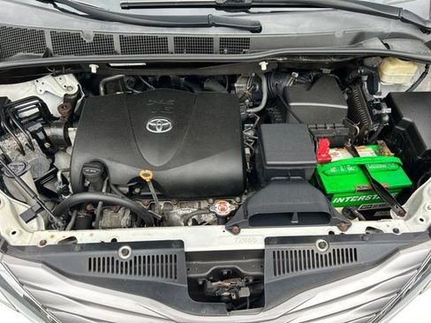 Used 2017 Toyota Sienna XLE Premium image 35
