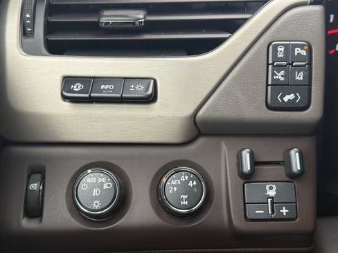 Used 2015 GMC Yukon Denali w/ Premium Package AWD/4WD image 26