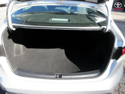 Used 2020 Toyota Corolla LE image 15