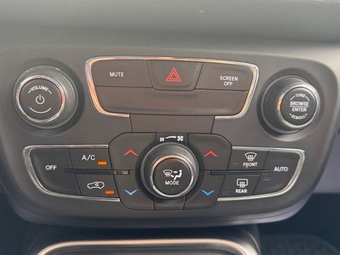 Used 2019 Jeep Compass Latitude w/ Popular Equipment Group AWD/4WD image 24