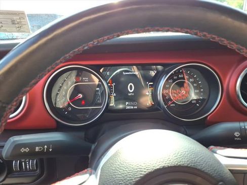 Used 2022 Jeep Wrangler Unlimited Rubicon w/ Cold Weather Group AWD/4WD image 18