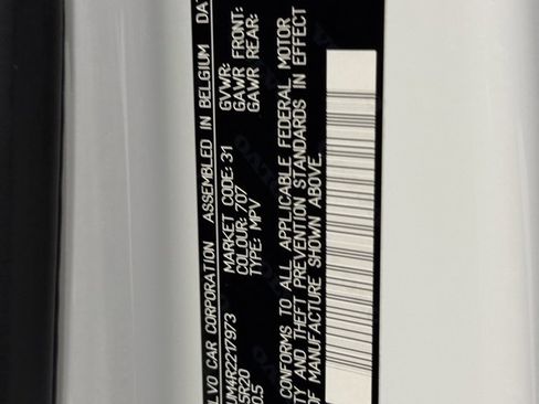 Used 2024 Volvo XC40 B5 Ultimate w/ Protection Package Premier image 32