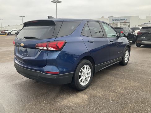 Used 2022 Chevrolet Equinox LS w/ LS Convenience Package image 3