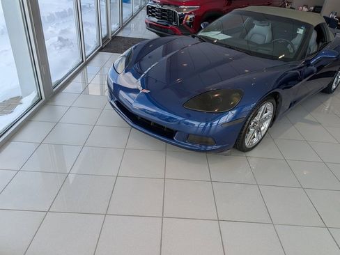 Used 2005 Chevrolet Corvette Base w/ Preferred Equipment Group image 2