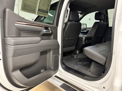 Used 2025 Chevrolet Silverado 1500 LT w/ Texas Edition Plus RWD image 18
