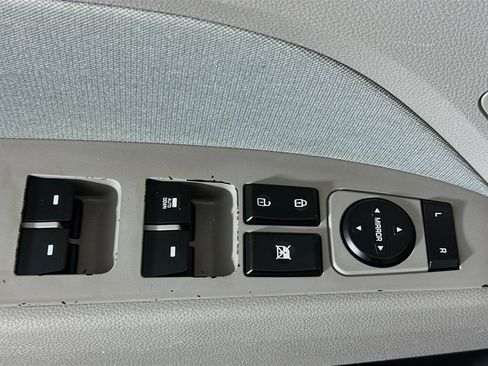 Used 2017 Hyundai Elantra SE image 15