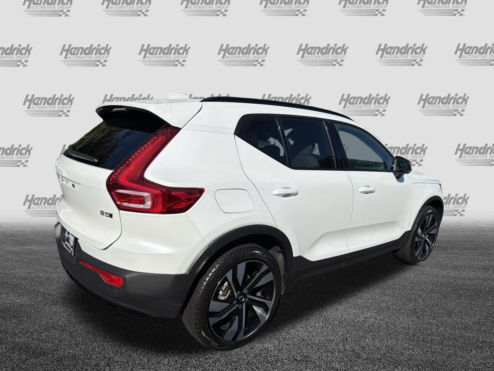 Certified 2024 Volvo XC40 B5 Plus w/ Protection Package Premier AWD/4WD image 10