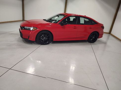 Used 2025 Honda Civic Sport image 4