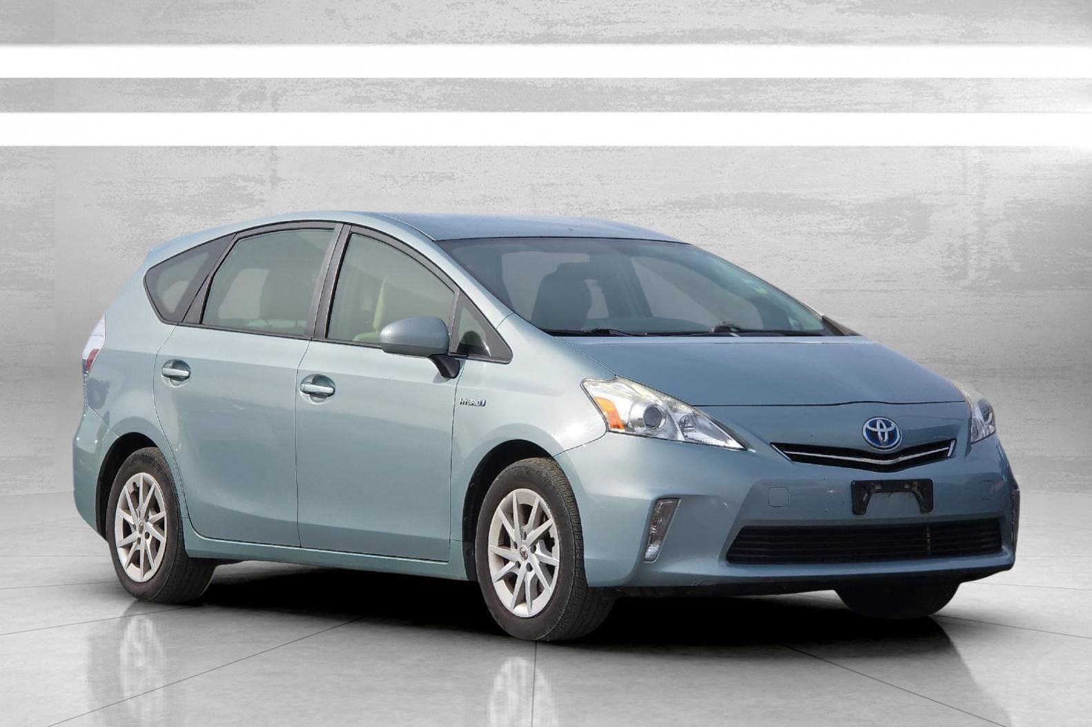 Used 2014 Toyota Prius V Three FWD image 2