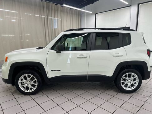 Used 2023 Jeep Renegade Latitude w/ Premium Group image 10