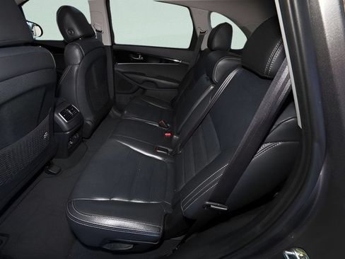 Used 2019 Kia Sorento FWD image 13