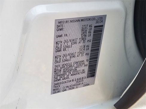 Used 2025 Nissan Frontier SV image 34