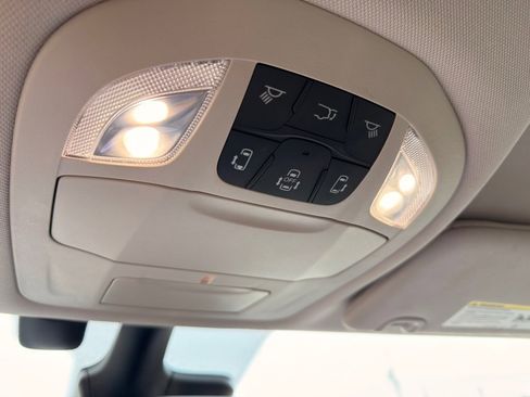 Used 2022 Chrysler Pacifica Touring-L image 38