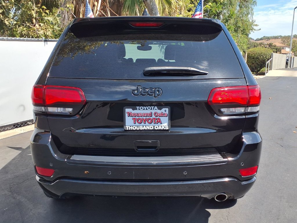 Used 2018 Jeep Grand Cherokee Altitude RWD image 6