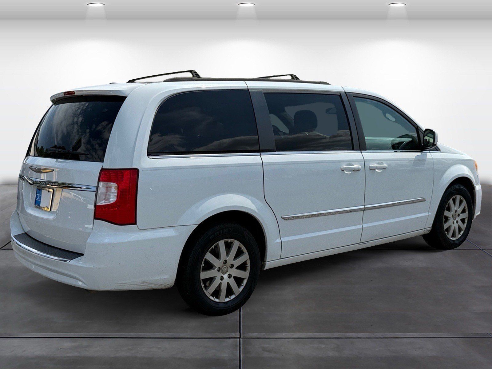 Used 2016 Chrysler Town & Country Touring FWD image 5