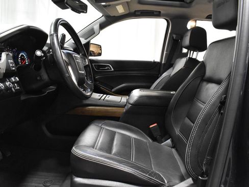 Used 2020 GMC Yukon XL Denali w/ Denali Ultimate Black Edition image 4