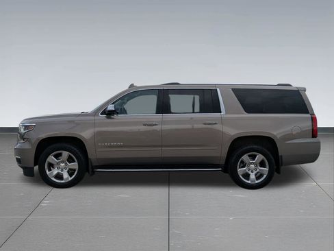 Used 2019 Chevrolet Suburban Premier AWD/4WD image 2