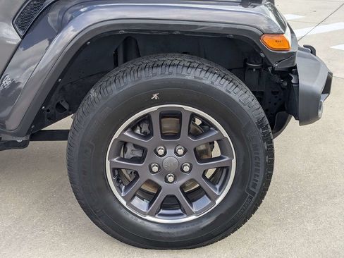 Used 2022 Jeep Gladiator Overland w/ Trailer Tow Package AWD/4WD image 11