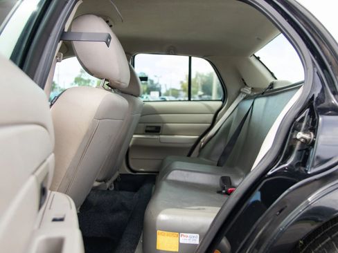 Used 2011 Ford Crown Victoria Police Interceptor RWD image 22