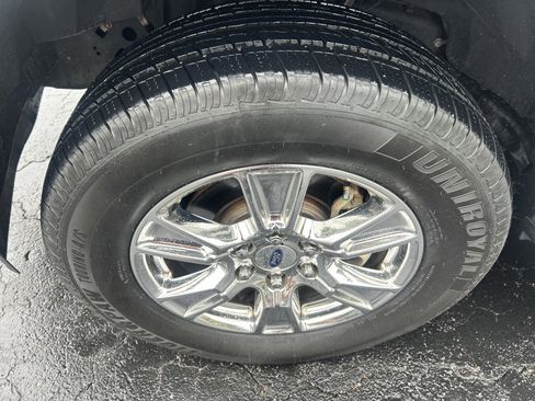 Used 2018 Ford F150 XLT w/ Equipment Group 302A Luxury AWD/4WD image 11