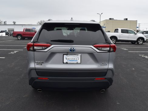 Used 2022 Toyota RAV4 XLE w/ Convenience Package image 7