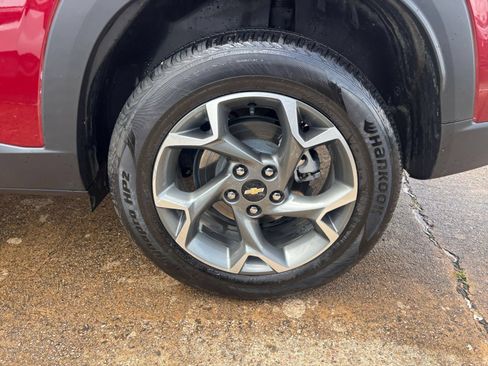 Used 2025 Chevrolet Trax LT FWD image 29