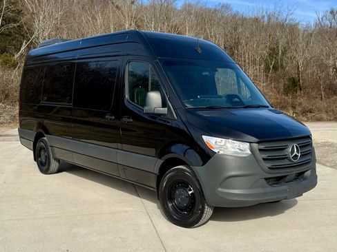 Used 2025 Mercedes-Benz Sprinter 2500 image 1