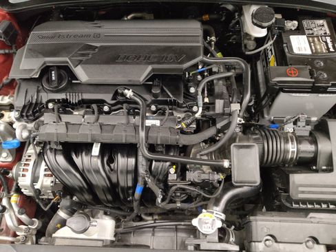 Used 2025 Hyundai Elantra Sport FWD image 30