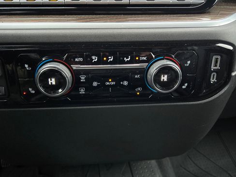 Used 2022 Chevrolet Silverado 1500 LT w/ Safety Package image 31