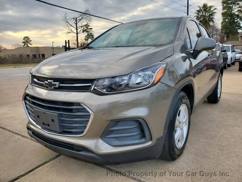 Used 2021 Chevrolet Trax LS w/ Tint and Cruise Package image 2