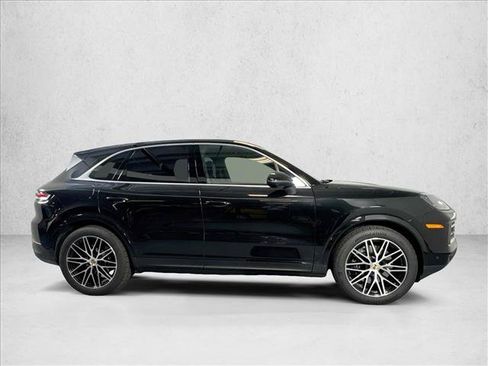 Certified 2025 Porsche Cayenne w/ Premium Package AWD/4WD image 8