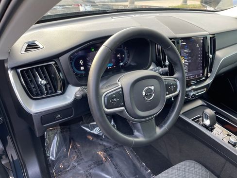 Used 2023 Volvo XC60 B5 Core image 10
