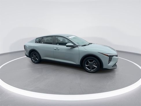 Used 2025 Kia K4 LXS image 9