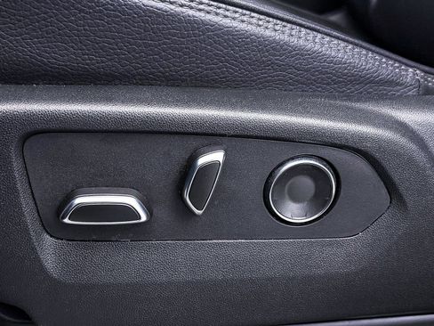 Used 2024 GMC Yukon Denali AWD/4WD image 34