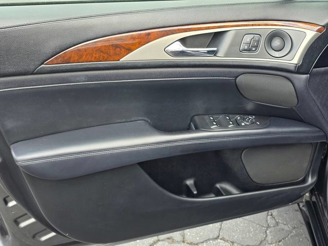 Used 2018 Lincoln MKZ Reserve FWD image 10
