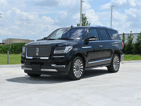 Used 2019 Lincoln Navigator Reserve AWD/4WD image 5