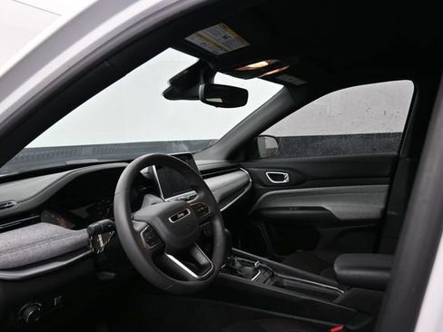 Used 2025 Jeep Compass Sport AWD/4WD image 16