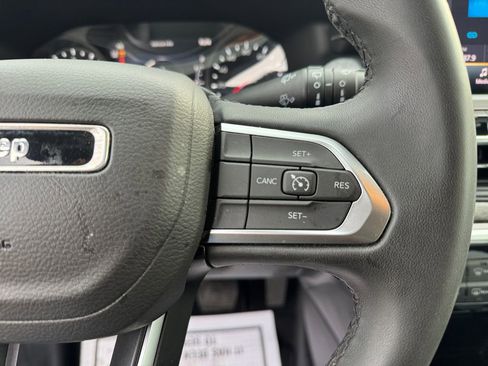 Used 2024 Jeep Compass Latitude image 33