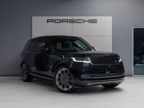 Used 2025 Land Rover Range Rover SE image 9