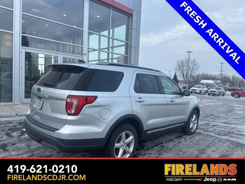 Used 2019 Ford Explorer XLT image 24