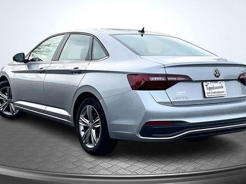 Used 2024 Volkswagen Jetta SE image 4