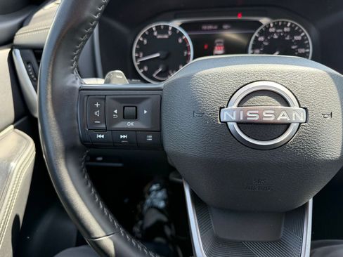 Certified 2025 Nissan Rogue SV image 18