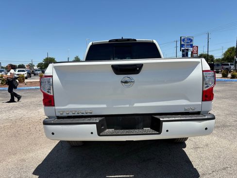 Used 2022 Nissan Titan SV RWD image 6