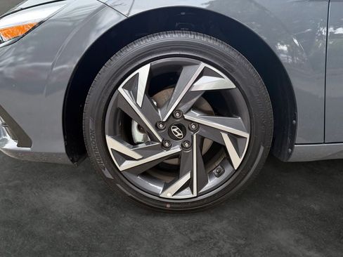 Used 2025 Hyundai Elantra SEL FWD image 4