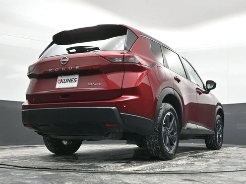 Used 2024 Nissan Rogue SV image 47